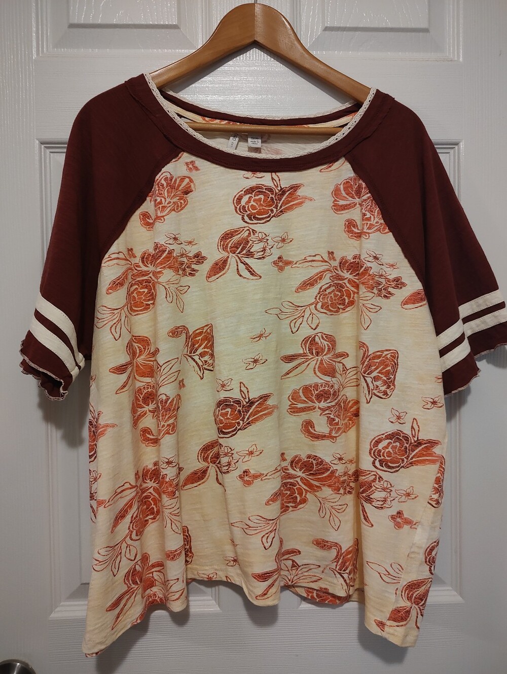 Cato Cream Tee with Rust Floral Print and Maroon Raglan Sleeves